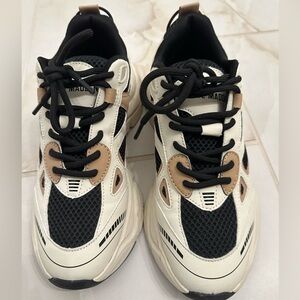 Steve Madden Black and Cream Sneakers